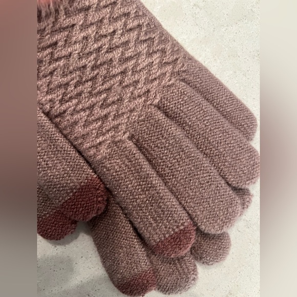 UGG lavender knit gloves - Picture 2 of 4